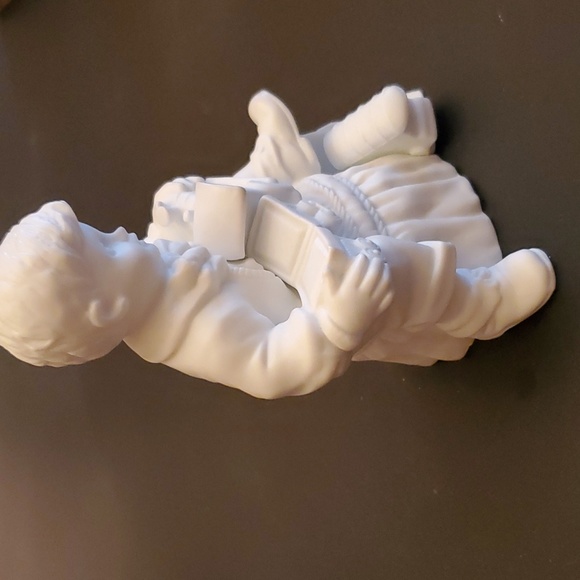 Boy with train figurine - Picture 4 of 5